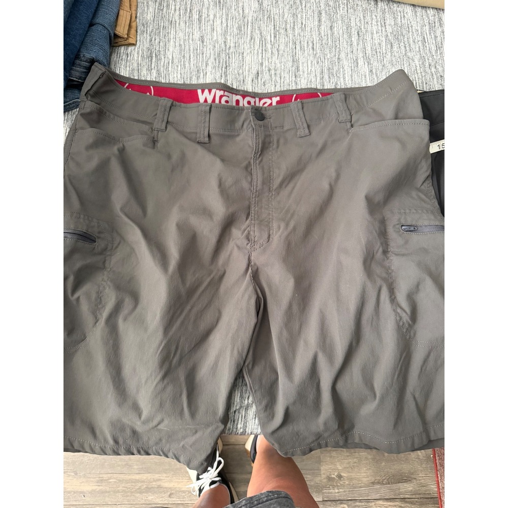 Wrangler Outdoor Series Mens Gray Cargo Shorts Size 46 NW980SM‎ Stretch Hiking